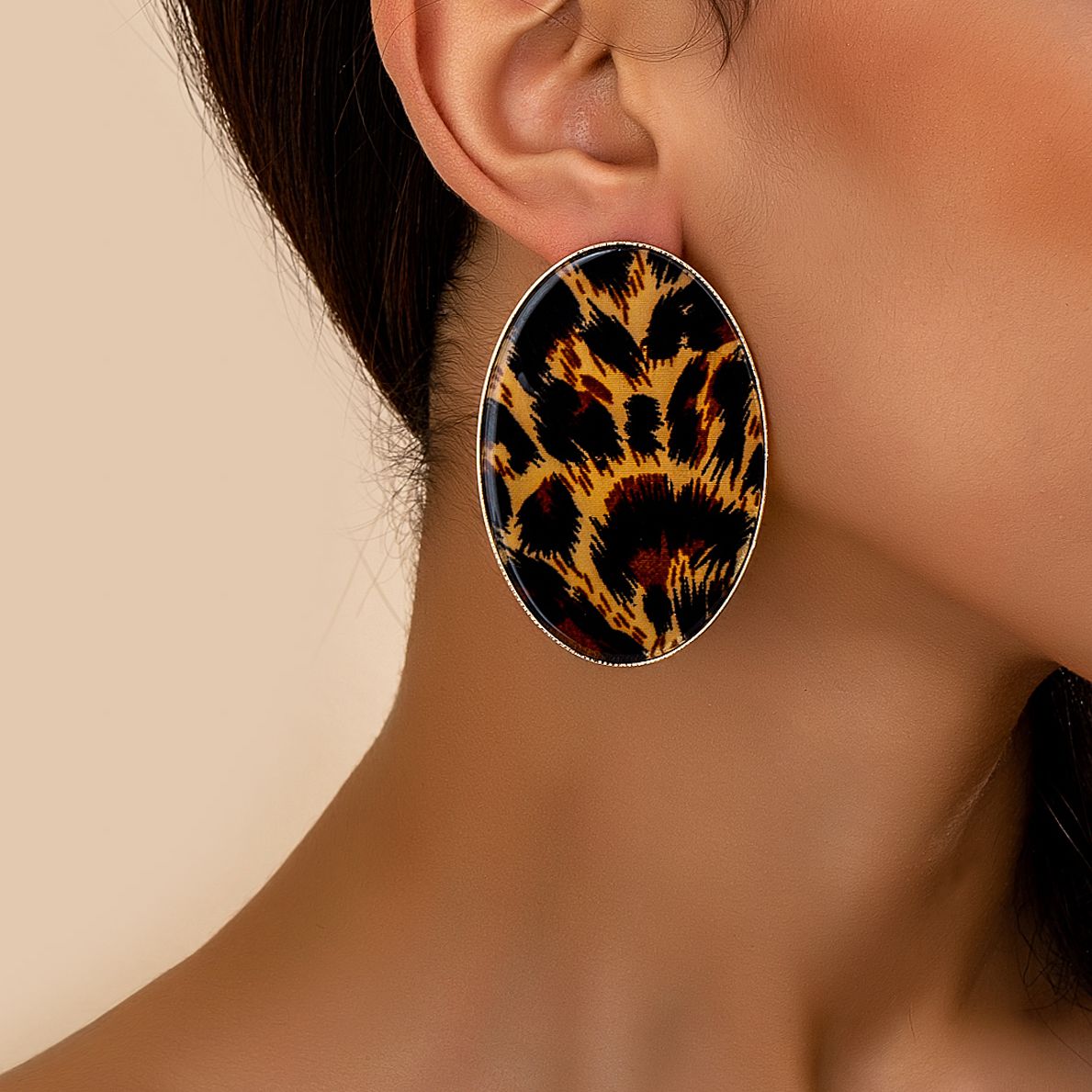 Vintage Fashion Illustrations - A Pair of Women's Earrings, Exaggerated