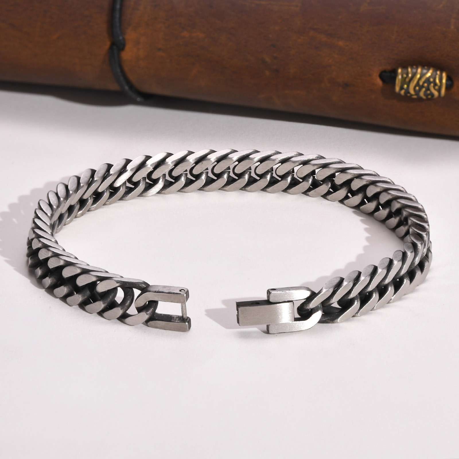 Vnox Chunky Retro Cuban Chain  - Vintage Fashion Retro Outfit review and price