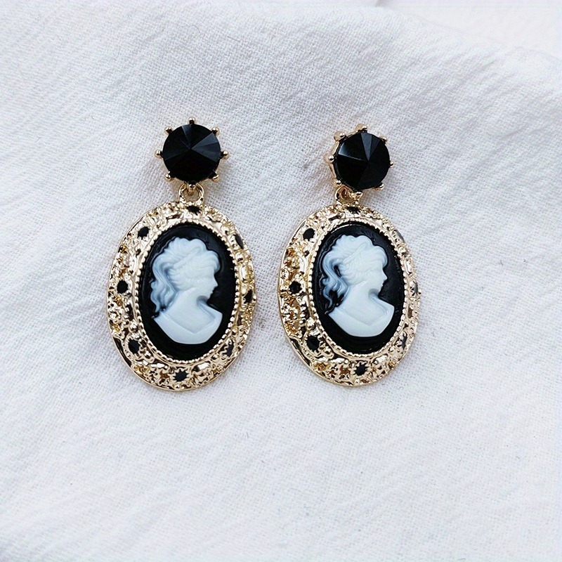 Vintage Lady Queen Relief Oval - Vintage Fashion Queen review and price