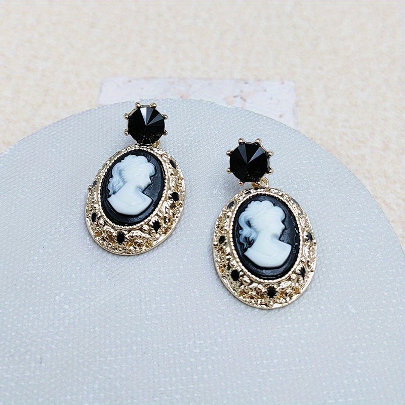 Vintage Lady Queen Relief Oval - Vintage Fashion Queen review and price